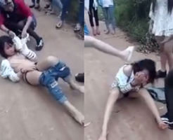 蹴って殴って服剥ぎ取って半裸で引きずり回す中国の女子高生いじめ現場