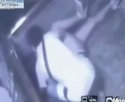 【レイプ動画】監視カメラがとらえたエレベーター内のガチ強姦映像！なお失敗した模様