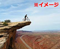 【衝撃】着地大失敗！ロードバイクで崖を走行する選手のヘルメットにカメラつけて撮影した危険映像...
