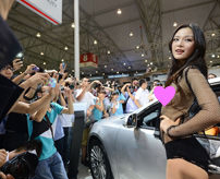 【朗報】中国のモーターショーがただのエロイベントだった件ｗ車そっちのけになりますわｗ