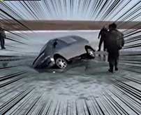 【ダーウィン賞】凍った湖の上を車で走っていたDQN→氷が割れて車ごと沈む…