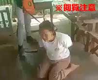 【閲覧注意】ミャンマーの軍隊に首を切断されてしまう女性の超絶グロ映像…