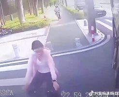 1030898681a266f3e49a.mp4-8