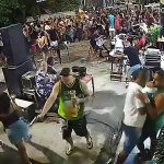 ビールを楽しんでいる場合じゃなかった…大勢の人がいる中で起きた殺人事件