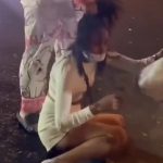 夫の浮気にブチギレ中国人妻、愛人の髪を引っ張りながらしばく