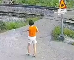 858866824f0103e114.mp4-9
