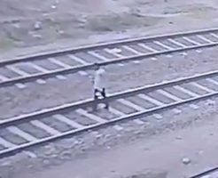 947693681e0ab70fb51.mp4-9