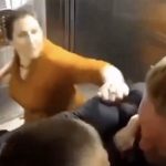 男同士の掴み合いの喧嘩にロシア人女参戦→顔面を殴りまくる