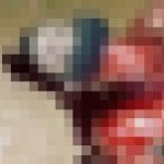 目はうつろ、血がどくどくと流れ…割れたボトルで斬られた男、死にそう…
