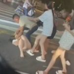 家庭内だけでは収まらない暴力…中国人夫が妻を路上で殴る