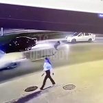 車は急に止まれない…道路を横断していた男、車に轢かれ地獄へ行く