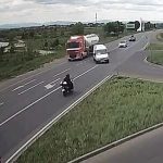 目の前でド派手に逝きました。バイク事故で吹き飛ばされるバイカーたち