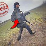 ドローンに見つかり追いかけられる北朝鮮兵士、最後は爆撃で逝く