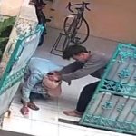 クソみたいな息子、金をくれない母親を虐待する