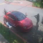 襲撃を受ける麻薬カルテルのメンバー、車に乗ったまま蜂の巣にされる