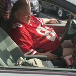 クレイジーな男、警察のパトカーに車で突っ込む→警察に撃たれ死亡