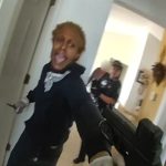 統合失調症の男、ナイフを振り回し警察に襲い掛かる→撃たれて死亡