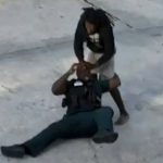 警察の副署長と男の争い→男が銃を拾っている間に副所長が銃を撃つ