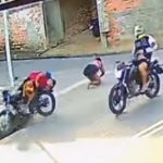 バイクに乗っていた父親と2歳の子供、襲撃され射殺される
