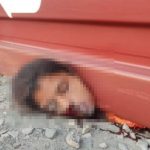 立っていた場所が悪い？トラックが横転しコンテナが落下→女が下敷きとなり死亡