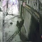 強盗犯2人組が女を襲う→暴行を加え、意識を失っている間にすべて奪う