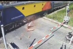 13121946866e7cbe8fac.mp4-9