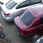 ロシアの喧嘩がヤバい…ナイフで腹部を刺されても相手を殴り倒す