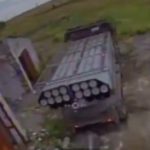 ウクライナ兵、北朝鮮兵が乗っている車両にミサイルをぶち込む
