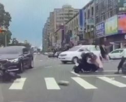 68916868807bd121ebe.mp4-9