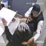 両替所を襲撃した強盗犯、逃走に失敗→住民から集団リンチに遭う