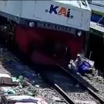 左右確認していれば防げた事故、男が線路を横断→列車に轢かれる