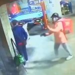 簡単な仕事でした。配達員に変装した殺し屋、ターゲットを銃殺