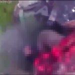 戦場をクワッドバイクで移動するロシア兵、頭を吹き飛ばされて死亡