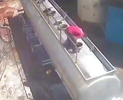 168636868a60134051f7.mp4-6