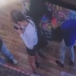 喧嘩になり銃を取り出そうとした男、もたついている間にKOされる