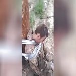 これが敵に捕まるということ…ロシア兵、しょんべんをかけられる屈辱を味わう