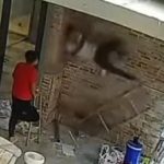 この高さでも打ち所が悪ければ…梯子から落ちた作業員、死亡