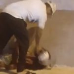 クレイジーなブラジル人、路上にいる娼婦を殺す勢いで殴る