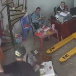 果物卸売市場にマチェーテを持った男が…そこにいる人たちを次々襲う