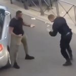 警官と一般人がまさかの殴り合いに…1対1なら勝てたのに…