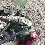戦場を走るロシア兵、攻撃を受け血を流しながらゆっくり死んでいく