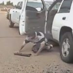 命令を無視し銃を持っていたから…警察が運転手を射殺する