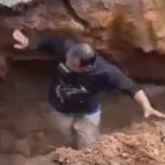 自治体職員の最期の瞬間…突然の土砂崩れで埋められる男