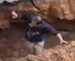 217768568c73a5ccc233.mp4-9