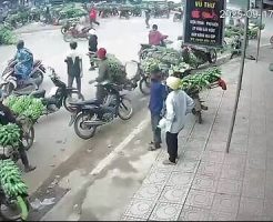 217768568ca69fe3ad57.mp4-3