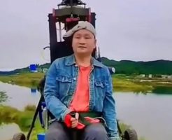 217768568db103f5bd91.mp4-9