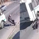 車道をよちよち横断する老婆、転倒しバスに轢かれ脳みそをぶちまける