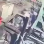 ちょっとこけただけなのに…作業員が機械に巻き込まれて回転する