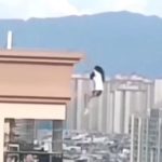 中国の少女、24階の屋上から飛び降り自殺して人生を終える