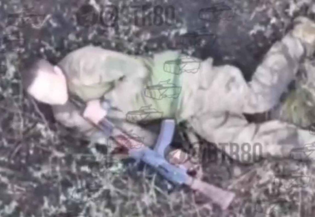 18838366902cfb796d5c.mp4-9